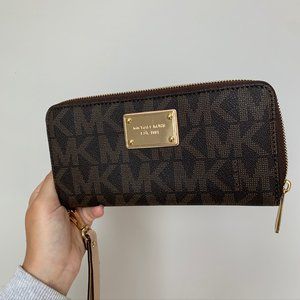 Michael Kors JET SET Logo wallet / wristlet clutch